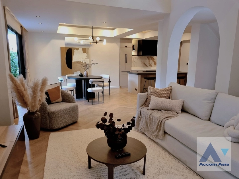 unitPet friendly |  3 Bedrooms  House For Rent & Sale in Sukhumvit, Bangkok  near BTS Phra khanong (AA35371)