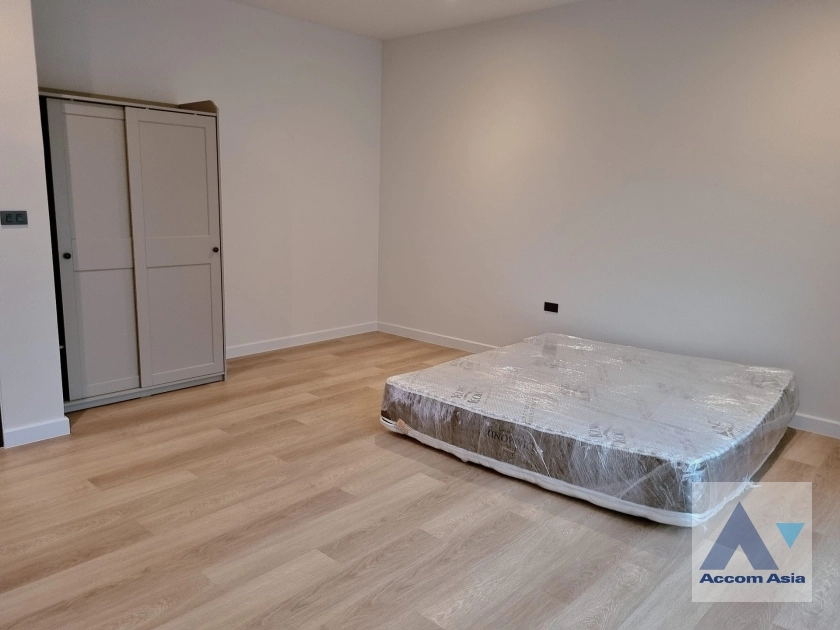 17  3 br House for rent and sale in Sukhumvit ,Bangkok BTS Phra khanong AA35371