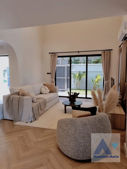 unitPet friendly |  3 Bedrooms  House For Rent & Sale in Sukhumvit, Bangkok  near BTS Phra khanong (AA35371)