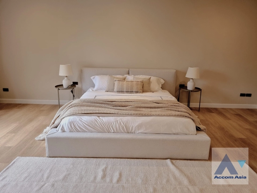 9  3 br House for rent and sale in Sukhumvit ,Bangkok BTS Phra khanong AA35371