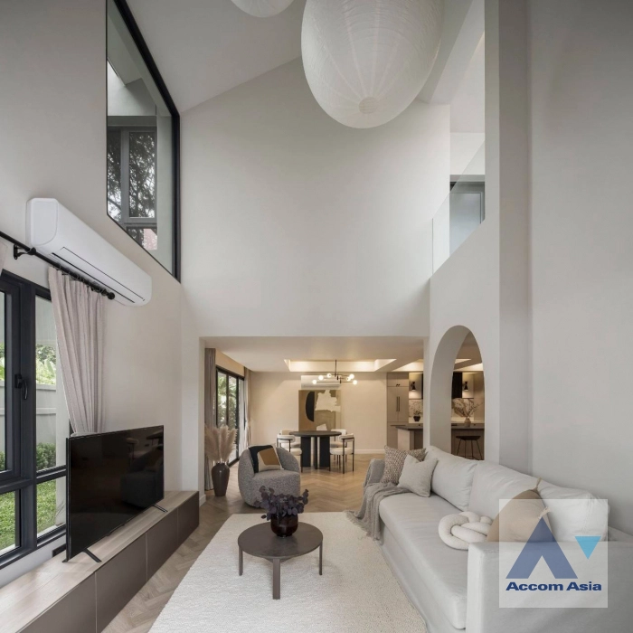 unitCorner Unit, Pet friendly |  3 Bedrooms  House For Rent & Sale in Sukhumvit, Bangkok  near BTS Phra khanong (AA35371)