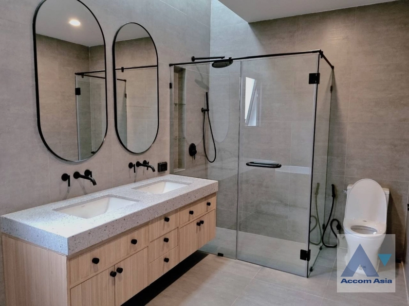 9  3 br House for rent and sale in Sukhumvit ,Bangkok BTS Phra khanong AA35371