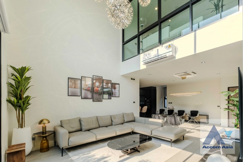  1  4 br House For Rent in Sukhumvit ,Bangkok BTS Phra khanong AA35388