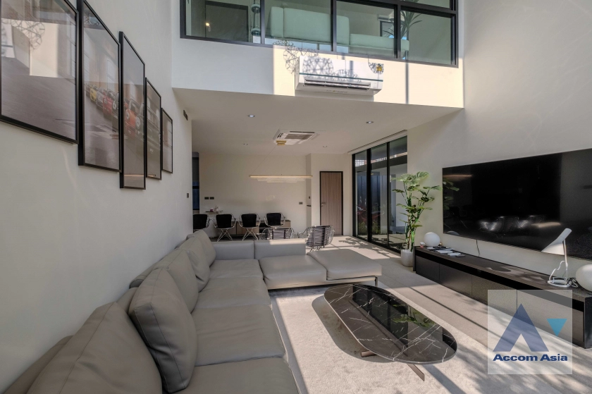 5  4 br House For Rent in Sukhumvit ,Bangkok BTS Phra khanong AA35388