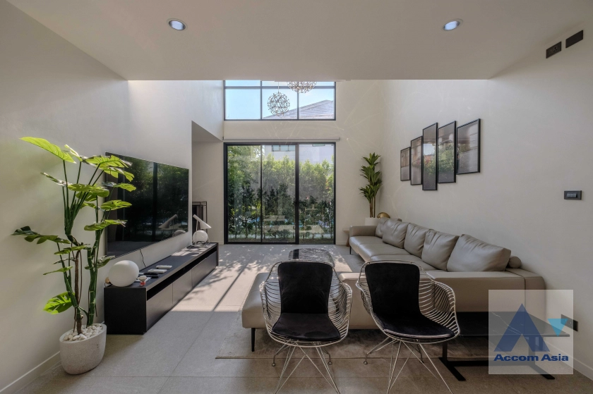  1  4 br House For Rent in Sukhumvit ,Bangkok BTS Phra khanong AA35388