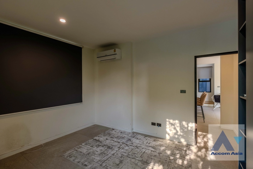 12  4 br House For Rent in Sukhumvit ,Bangkok BTS Phra khanong AA35388