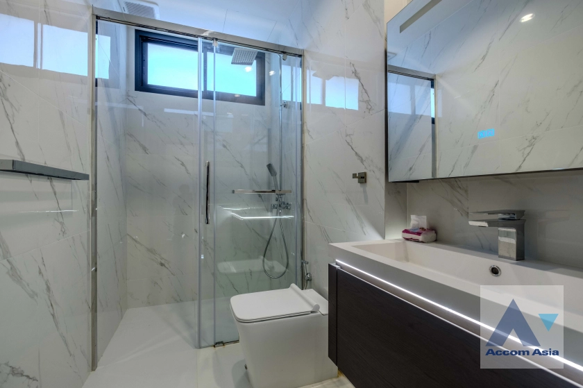 13  4 br House For Rent in Sukhumvit ,Bangkok BTS Phra khanong AA35388