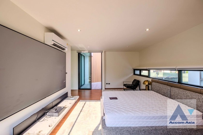 15  4 br House For Rent in Sukhumvit ,Bangkok BTS Phra khanong AA35388