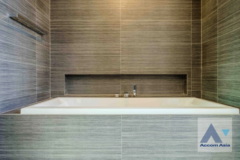 19  4 br House For Rent in Sukhumvit ,Bangkok BTS Phra khanong AA35388