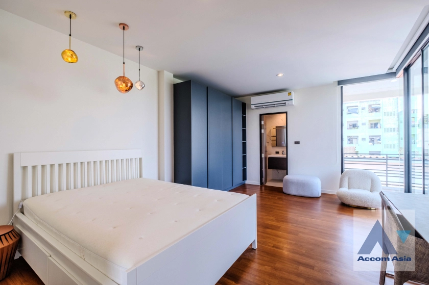 21  4 br House For Rent in Sukhumvit ,Bangkok BTS Phra khanong AA35388