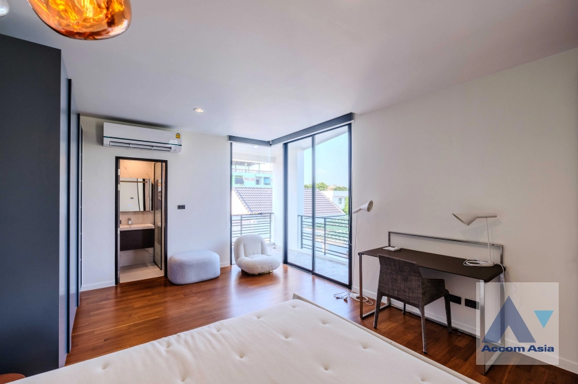 22  4 br House For Rent in Sukhumvit ,Bangkok BTS Phra khanong AA35388