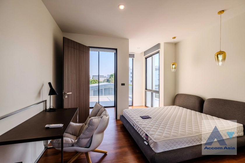 26  4 br House For Rent in Sukhumvit ,Bangkok BTS Phra khanong AA35388