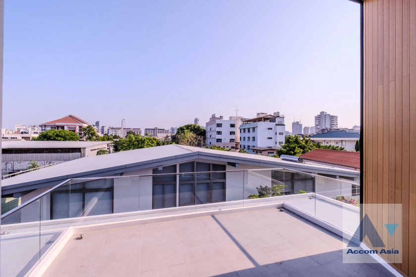 28  4 br House For Rent in Sukhumvit ,Bangkok BTS Phra khanong AA35388