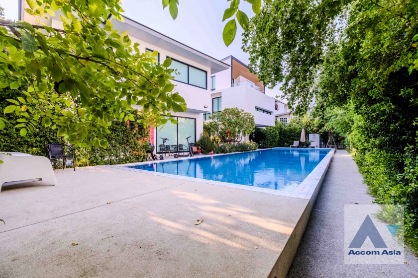 30  4 br House For Rent in Sukhumvit ,Bangkok BTS Phra khanong AA35388