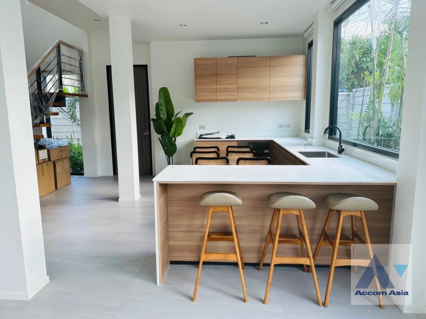 8  3 br House For Rent in Sukhumvit ,Bangkok BTS Phra khanong AA35389
