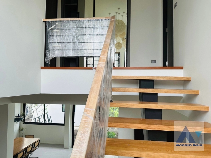 12  3 br House For Rent in Sukhumvit ,Bangkok BTS Phra khanong AA35389