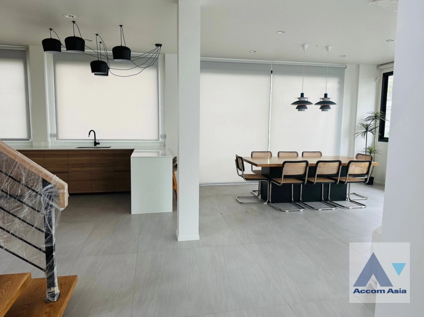 10  3 br House For Rent in Sukhumvit ,Bangkok BTS Phra khanong AA35389