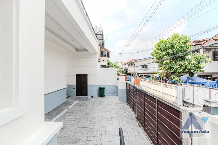 35  5 br House for rent and sale in phaholyothin ,Bangkok BTS Ari AA35399