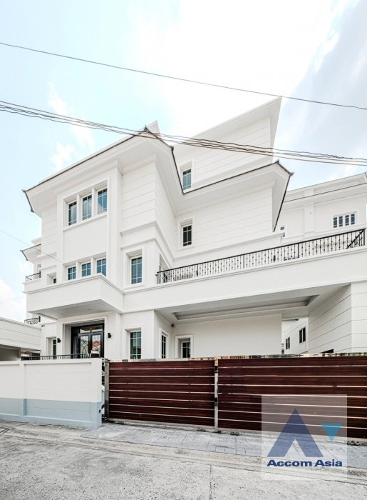  2  5 br House for rent and sale in phaholyothin ,Bangkok BTS Ari AA35399