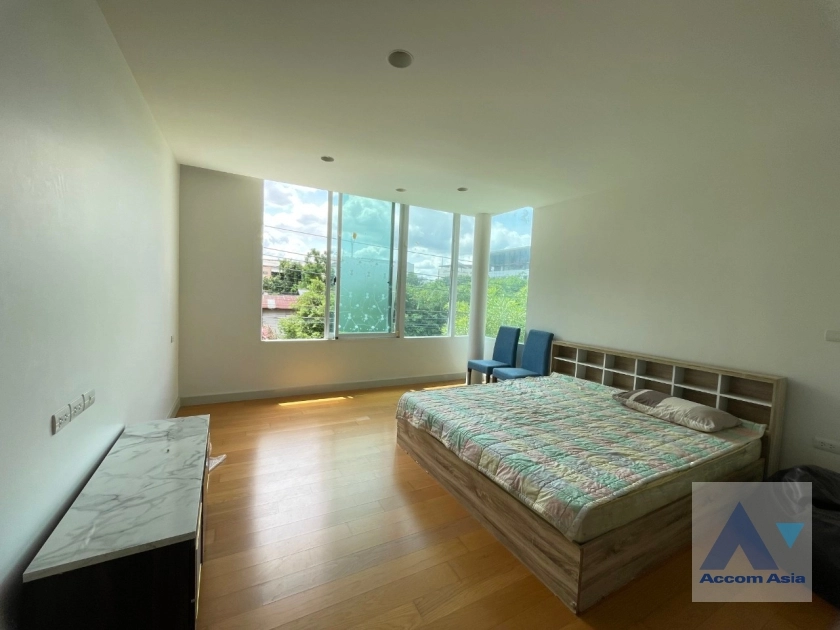 4  4 br House for rent and sale in  ,Bangkok BTS Saphan-Kwai at House in Compound AA35401