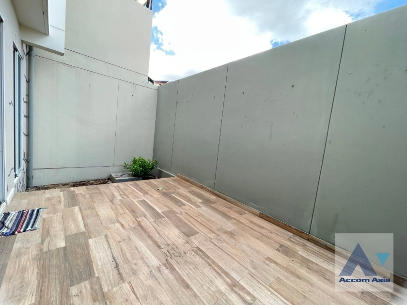 9  4 br House for rent and sale in  ,Bangkok BTS Saphan-Kwai at House in Compound AA35401