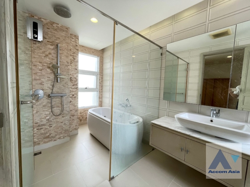 6  4 br House for rent and sale in  ,Bangkok BTS Saphan-Kwai at House in Compound AA35401