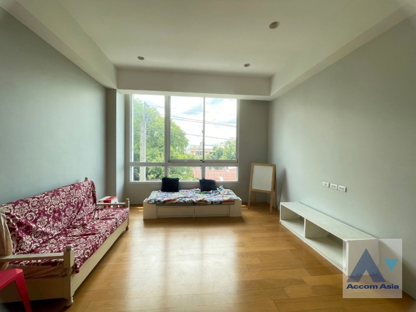  1  4 br House for rent and sale in  ,Bangkok BTS Saphan-Kwai at House in Compound AA35401