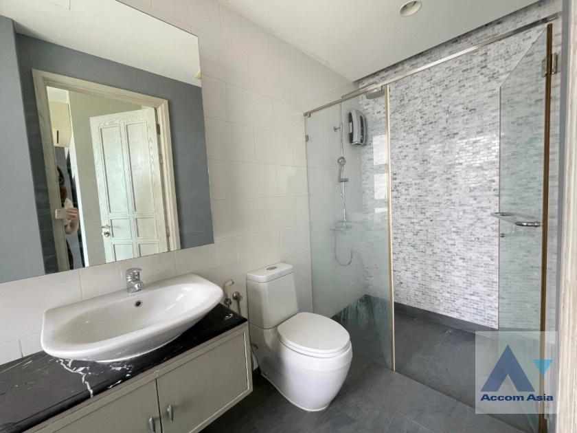 8  4 br House for rent and sale in  ,Bangkok BTS Saphan-Kwai at House in Compound AA35401