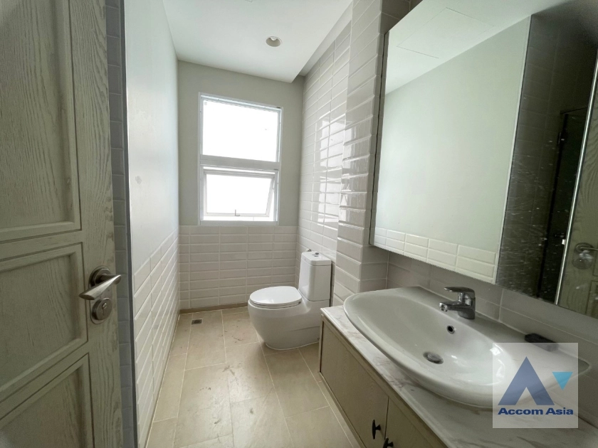 7  4 br House for rent and sale in  ,Bangkok BTS Saphan-Kwai at House in Compound AA35401