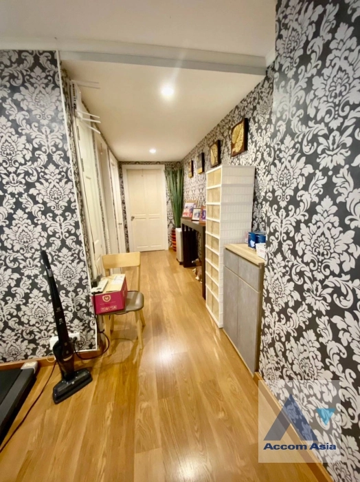 unit 3 Bedrooms  Condominium For Sale in Sukhumvit, Bangkok  near BTS Asok - MRT Sukhumvit (AA35404)