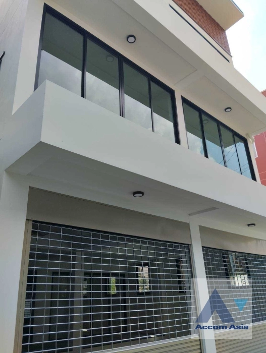 4  3 br House for rent and sale in Sukhumvit ,Bangkok BTS Ekkamai AA35409