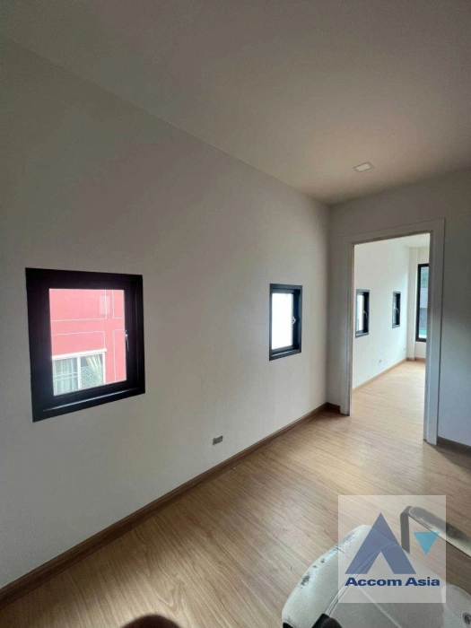 10  3 br House for rent and sale in Sukhumvit ,Bangkok BTS Ekkamai AA35409