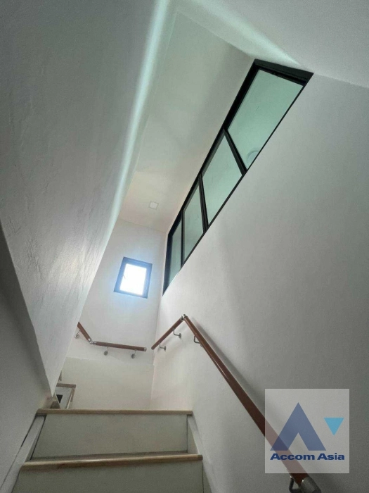 7  3 br House for rent and sale in Sukhumvit ,Bangkok BTS Ekkamai AA35409