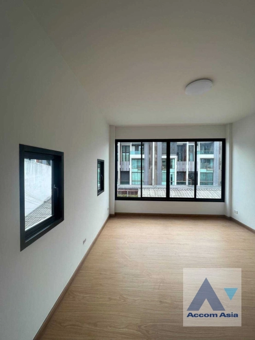 6  3 br House for rent and sale in Sukhumvit ,Bangkok BTS Ekkamai AA35409