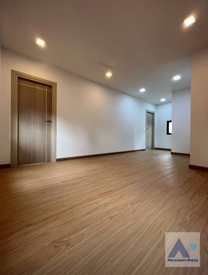 16  3 br House for rent and sale in Sukhumvit ,Bangkok BTS Ekkamai AA35409