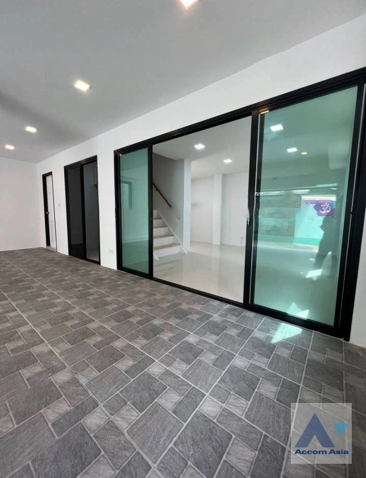  1  3 br House for rent and sale in Sukhumvit ,Bangkok BTS Ekkamai AA35409