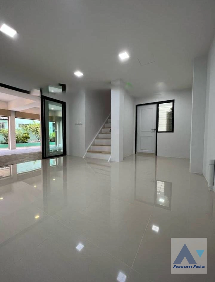 13  3 br House for rent and sale in Sukhumvit ,Bangkok BTS Ekkamai AA35409