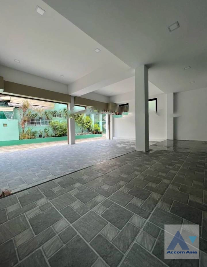 14  3 br House for rent and sale in Sukhumvit ,Bangkok BTS Ekkamai AA35409