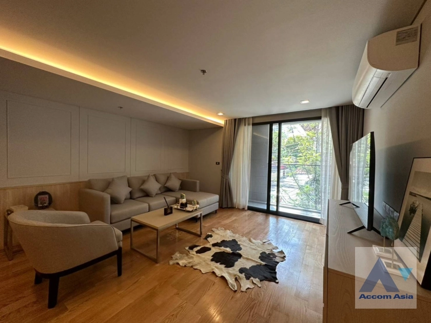 Pet friendly |  Comfortable of Living Space Apartment  3 Bedroom for Rent BTS Asok in Sukhumvit Bangkok