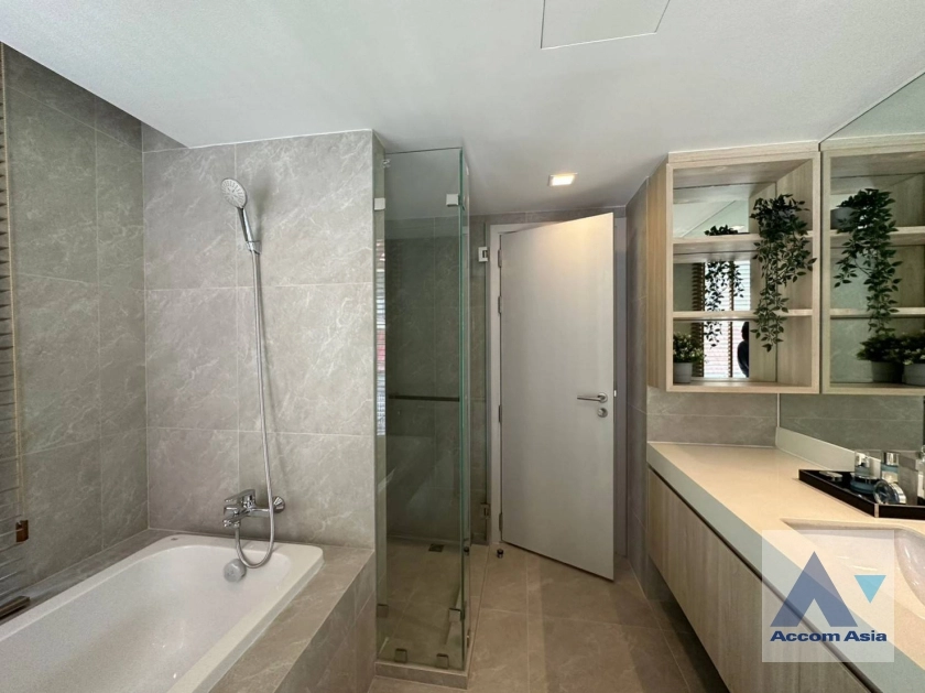 9  3 br Apartment For Rent in Sukhumvit ,Bangkok BTS Asok at Comfortable of Living Space AA35410