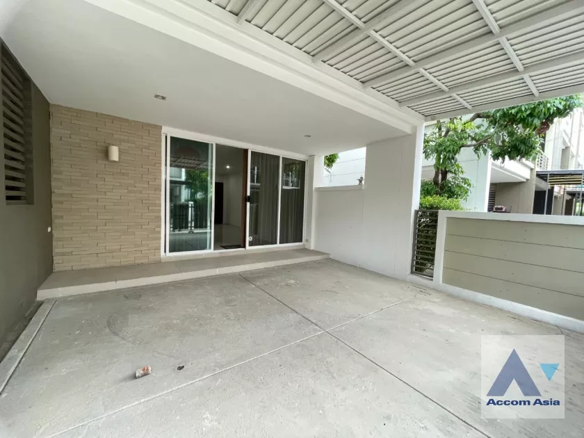 unit 4 Bedrooms  House For Rent in Phaholyothin, Bangkok  near MRT Lat Phrao (AA35413)