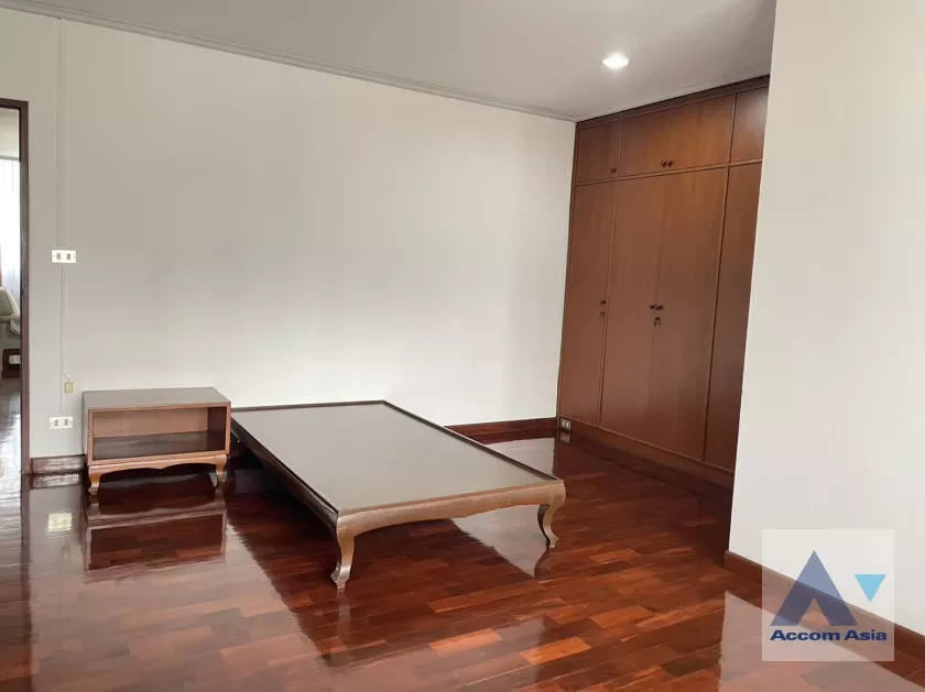  1  4 br Apartment For Rent in Phaholyothin ,Bangkok BTS Saphan-Kwai at Heart of Phaya Thai AA35431