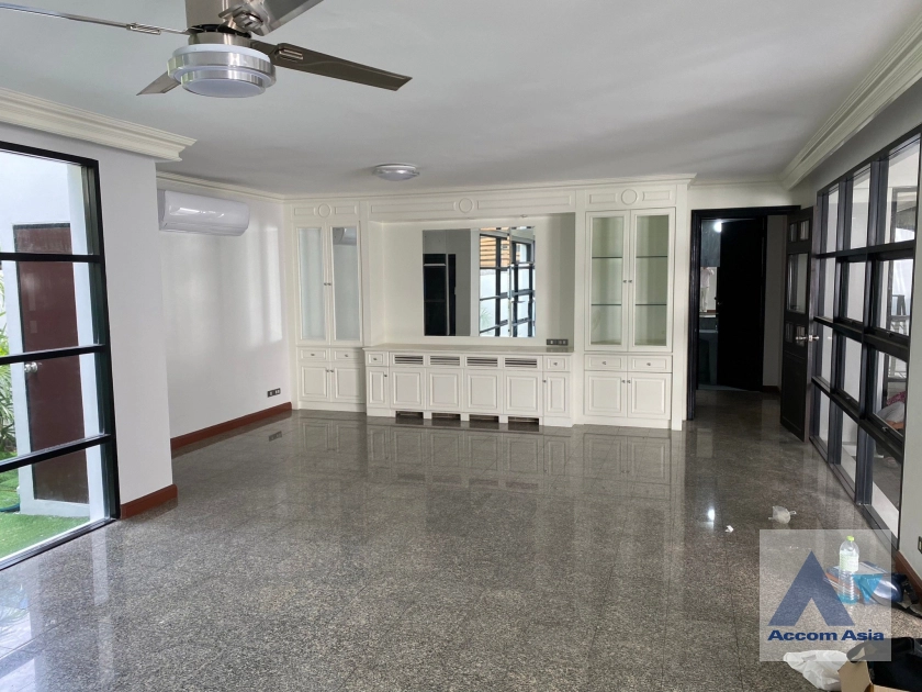 unitPrivate Swimming Pool |  4 Bedrooms  House For Rent in Sukhumvit, Bangkok  near BTS Ekkamai (AA35436)