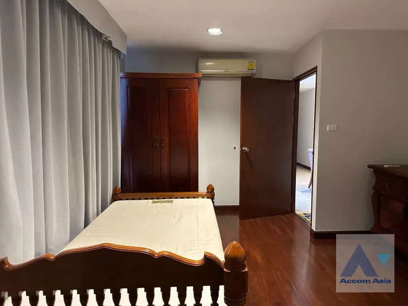 unit 3 Bedrooms  Condominium For Rent in Rama 3, Bangkok  near BRT Rama III Bridge (AA35438)