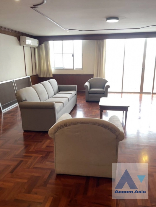 unit 3 Bedrooms  Apartment For Rent in Sukhumvit, Bangkok  near BTS Ekkamai (AA35439)