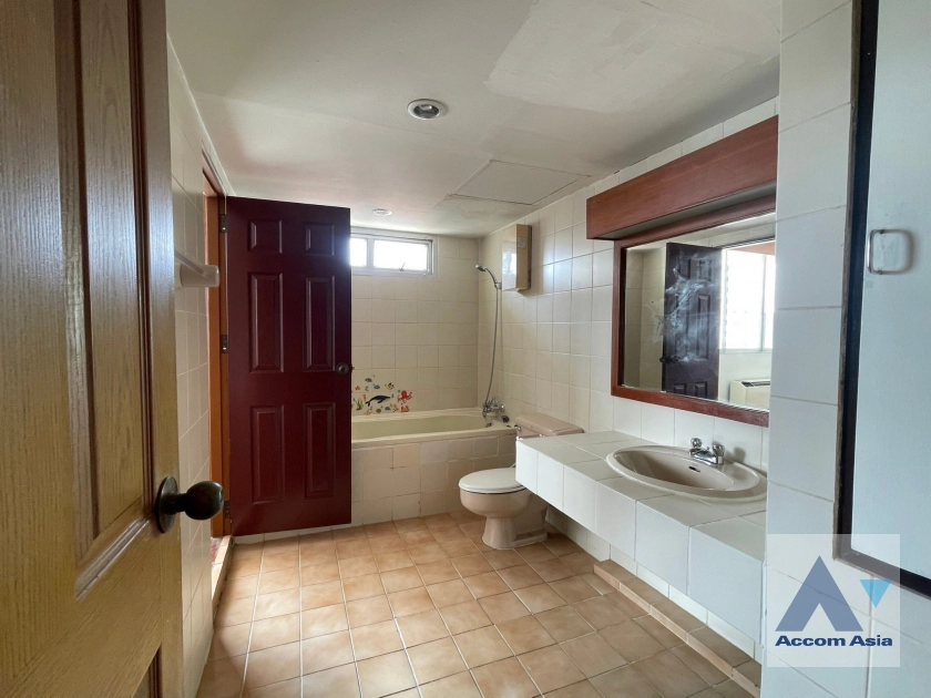 10  3 br Apartment For Rent in Sukhumvit ,Bangkok BTS Ekkamai at Ideal Place For Big Families AA35441