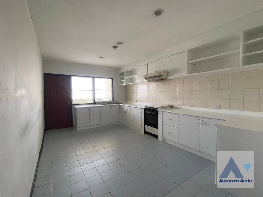  1  3 br Apartment For Rent in Sukhumvit ,Bangkok BTS Ekkamai at Ideal Place For Big Families AA35441