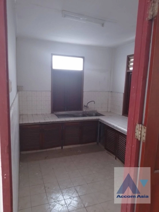 9  3 br House for rent and sale in Sukhumvit ,Bangkok BTS Punnawithi AA35453