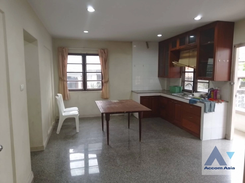 unit 3 Bedrooms  House For Rent & Sale in Sukhumvit, Bangkok  near BTS Punnawithi (AA35453)
