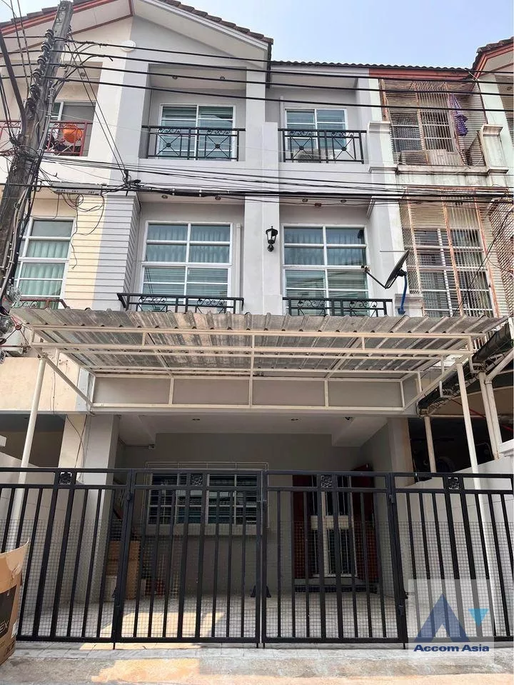  3 Bedrooms  Townhouse For Rent in Sukhumvit, Bangkok  near BTS Phra khanong (AA35470)